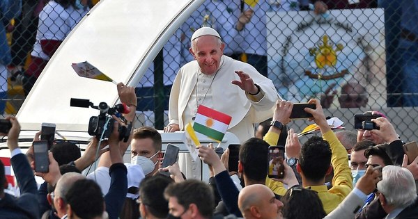 La Nación / El papa concluye su visita histórica a Irak con misa ante miles de fieles
