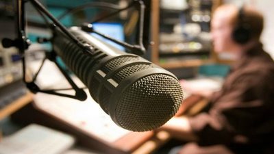 Por entrevistar a dirigentes opositores cierran emisora de radio en Venezuela