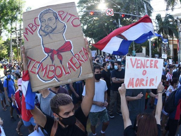 Tercer día: Manifestantes llegaron hasta inmediaciones de Mburuvicha Roga