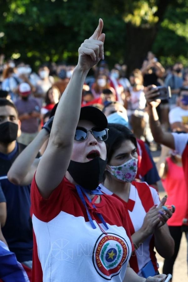 Tercer día de movilizaciones: cambios en Gabinete no son suficientes, afirman manifestantes