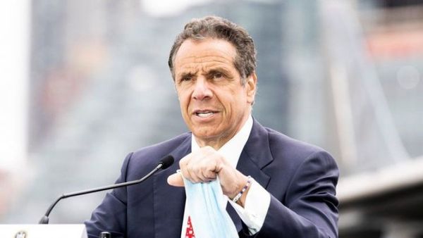 Gobernador de Nueva York insiste en mantener el cargo