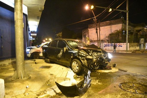 Un hombre quedó inconsciente tras choque en Asunción - Nacionales - ABC Color