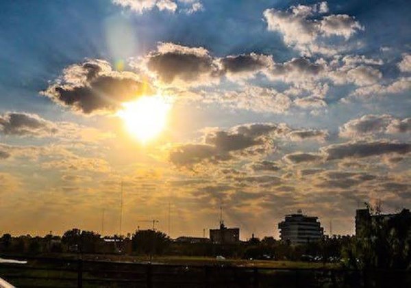 Lunes caluroso y escasamente nublado - Noticiero Paraguay