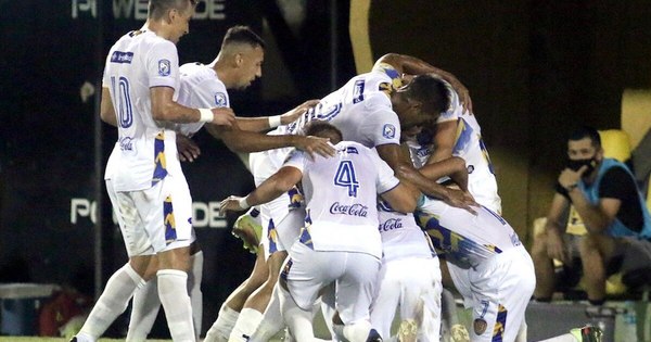 La Nación / Cabral se mandó un golazo