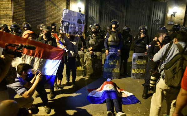 Un detenido tras manifestación e incidentes en casa de Cartes - Noticiero Paraguay