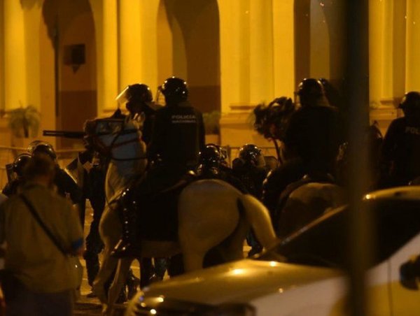 Familiares de joven asesinado descartan robo · Radio Monumental 1080 AM