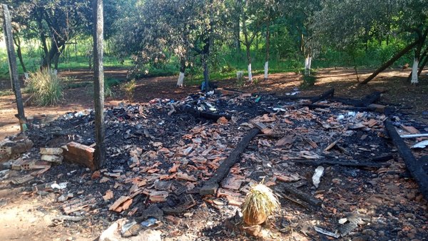 Crónica / Perdió a su mamita y sus cosas en incendio