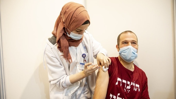 Lanzaron la campaña de vacunación para palestinos con permiso de trabajo | .::Agencia IP::.