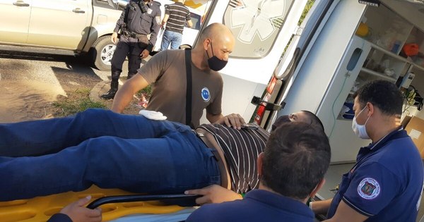 La Nación / Hieren a policía fuera de servicio durante robo a plena luz del día