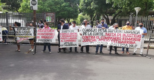 La Nación / A pesar de tener dictamen favorable, la Corte sigue sin levantar suspensión de rematador