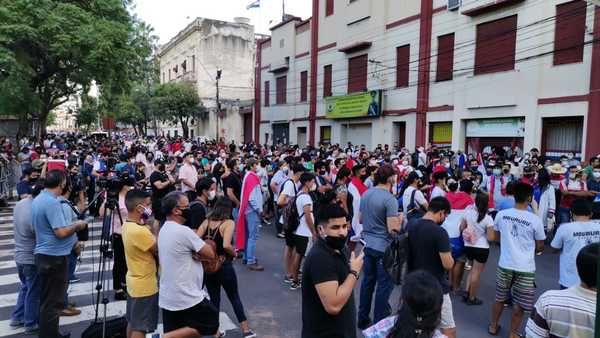Esperan detención de menor imputado por crimen de joven en zona de la Chacarita - Megacadena — Últimas Noticias de Paraguay