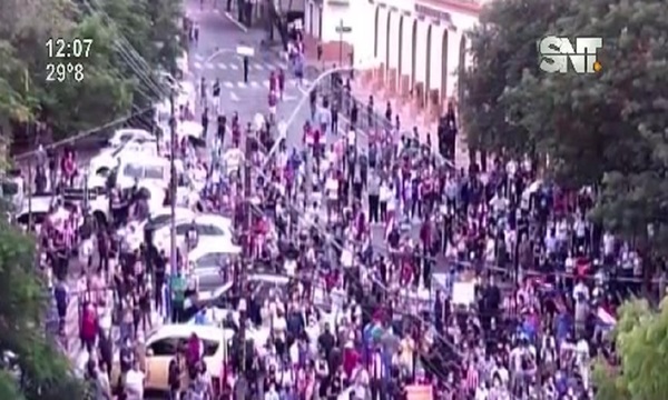 Manifestaciones ciudadanas: Clamor contra la corrupción y mala gestión del gobierno - SNT