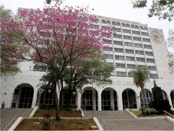 Funcionarios evacuan por seguridad el Palacio de Justicia