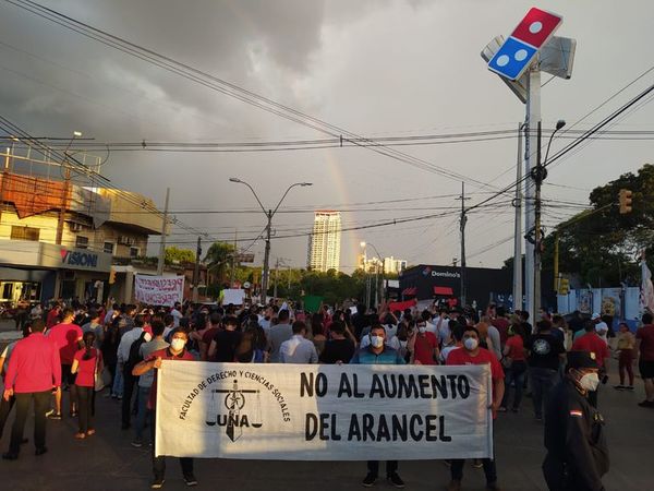 Paro en Derecho-UNA por más fondos que compensen aplicación de Ley de Arancel Cero - Nacionales - ABC Color