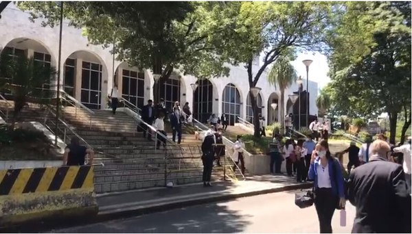 Evacuan Palacio de Justicia por amenaza de supuesta bomba