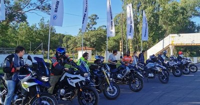 La Nación / BMW Motorrad Paraguay realizó clínica de manejo para riders fanáticos