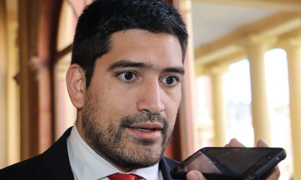 Secretario de Abdo Benítez amenaza con contramarcha colorada para «pacificar»