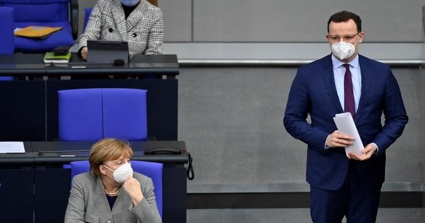 Dos diputados alemanes dimitieron por corrupción en la compra estatal de mascarillas