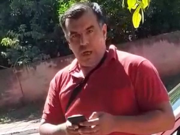 Denuncian a comisario por amenazar con arma a una familia