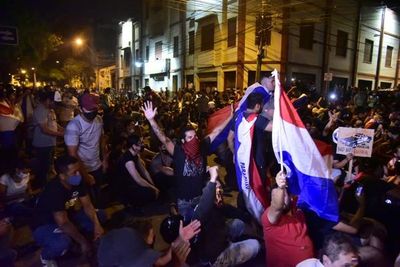 Ambiente caldeado por momentos en zona del Congreso no logra empañar movilización ciudadana - Nacionales - ABC Color