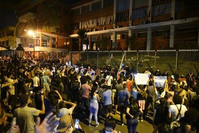 ANR no se escapa de reclamo social, que no merma ni con movidas en Gabinete  - Nacionales - ABC Color