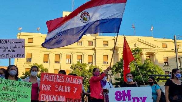 8MPy: Kuñanguéra oñemanifesta Tavaguasu Paraguaýpe ha okaháre - ABC Remiandu - ABC Color