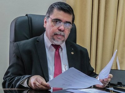 Borba hará barrida administrativa en Salud para destrabar compras