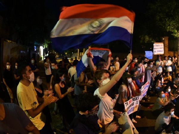 Manifestaciones continúan en el centro y frente a casa de Cartes