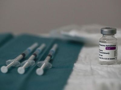 UE anuncia que puede bloquear más exportaciones de vacunas anti-Covid