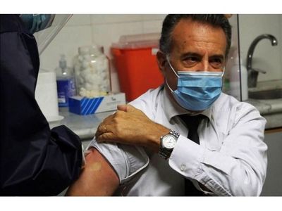 “Amenazado” por Brasil, Uruguay busca acelerar vacunación