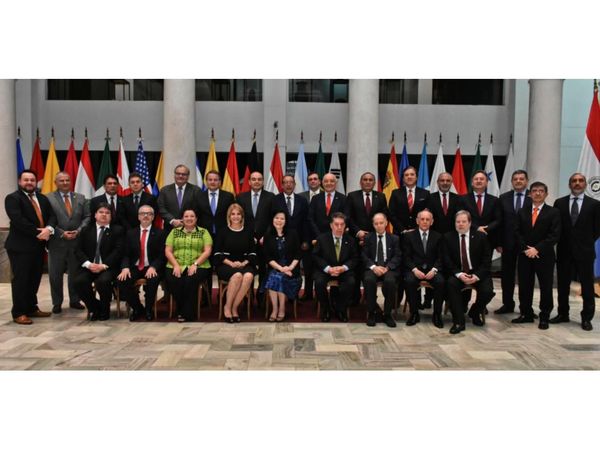 Ejecutivo dio por terminadas funciones de 9 embajadores