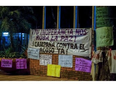 Escrachan a centros que debían brindar protección a mujeres