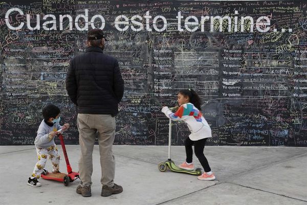 Perú dará pensión a 10.900 menores tras muerte de sus padres por covid-19 - Mundo - ABC Color