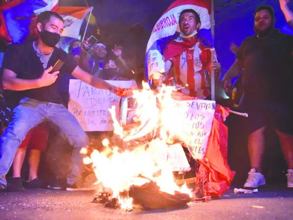 Varias ciudades se suman a las protestas contra Marito