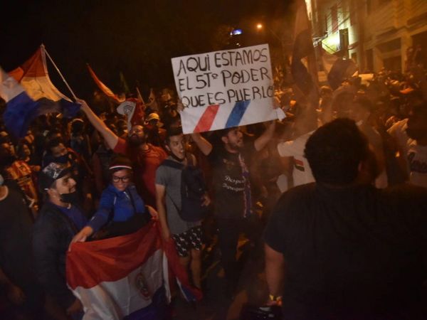 Cuarto día de protesta termina en conflicto frente a la ANR
