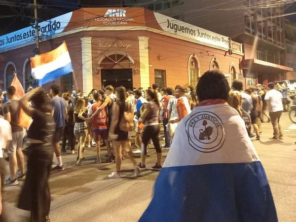 Supuestos infiltrados son detenidos tras disturbios frente a la ANR