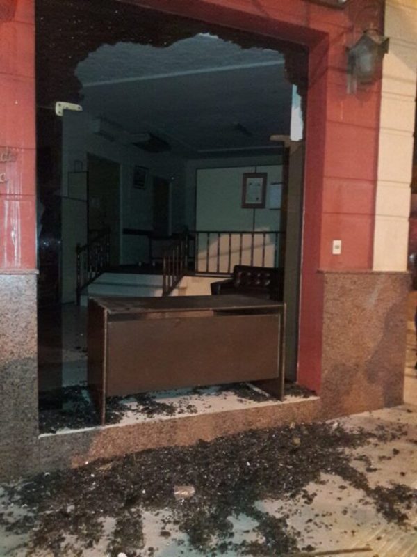 Dieciséis personas fueron detenidas tras incidentes frente a la ANR | Ñanduti