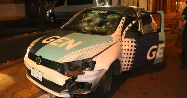 La Nación / Inadaptados destrozan móvil de GEN durante manifestación contra el Gobierno