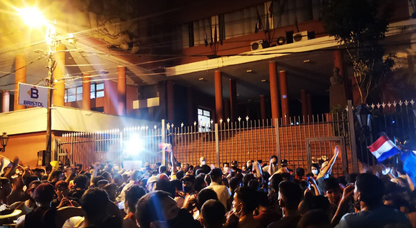 Cuarta jornada de manifestaciones dejó 16 detenidos | OnLivePy