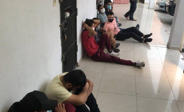 Diario HOY | Dieciséis jóvenes detenidos tras manifestación de anoche