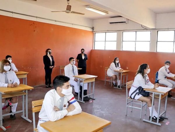 Suspenderían las clases presenciales por 15 días · Radio Monumental 1080 AM