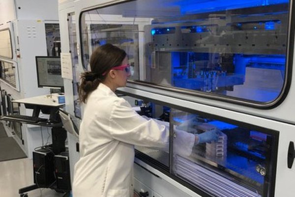 En un estudio de laboratorio, la vacuna de Pfizer y BioNTech demostró eficacia contra la variante brasileña del coronavirus | .::Agencia IP::.