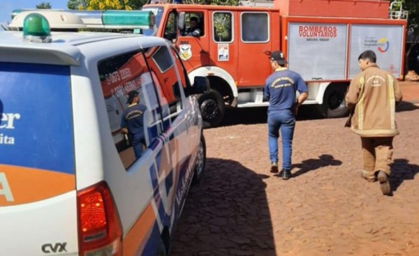 Camioneta cae sobre su dueño cuando cambiaba el neumático