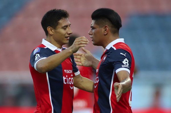 Ruiz y Adorno, los 'castigados' en Cerro que quedan fuera del partido ante River