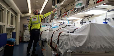Un tren de Cuidados Intensivos, la última apuesta de Italia contra el virus
