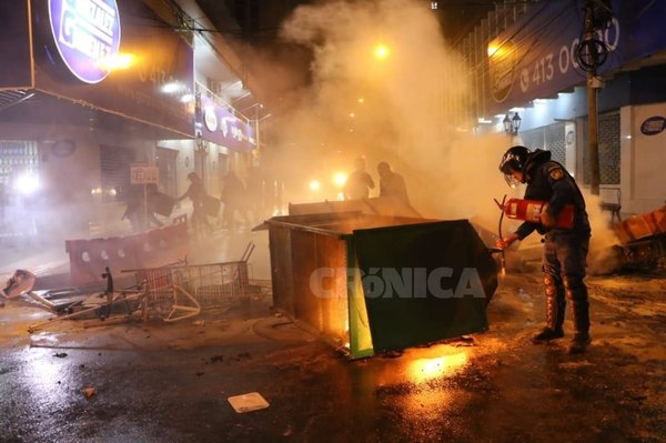 Crónica / DÍA 4: Detuvieron a 16 personas durante manifestaciones