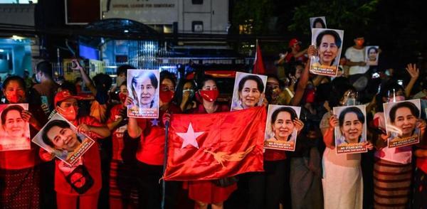 Junta militar de Birmania cierra cinco medios independientes