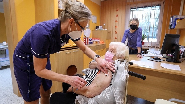 El coronavirus no cede en Europa pese a la vacunación, con más récords y restricciones | .::Agencia IP::.