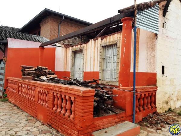 Destruyen una casa colonial en Luque •