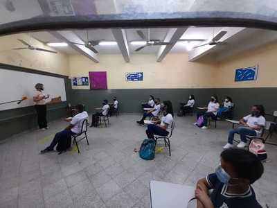Rechazan amparo contra inicio de clases presenciales presentado por docentes - Megacadena — Últimas Noticias de Paraguay